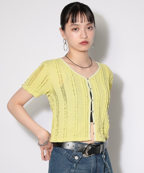 PAGEBOY(ページボーイ)の「フリルカットジャガードショートスリーブ /カーディガン(シャツ/ブラウス・レディース・ブラック/レッド/ライム/オフホワイト/ブラック系その他・FREE)」の4枚目の写真