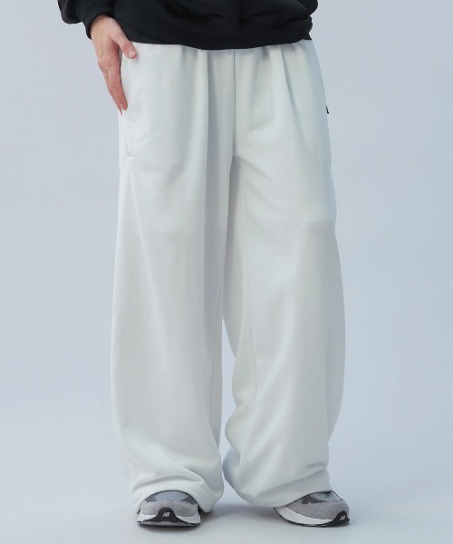 +phenix(プラスフェニックス)の「【+phenix / プラスフェニックス】TECH SWEAT WIDE PANTS ワイドストレート ドローコード仕様 スウェットパンツ(スウェットパンツ・メンズ・ブラック/ホワイト・X-LARGE/LARGE/MEDIUM)」の2枚目の写真
