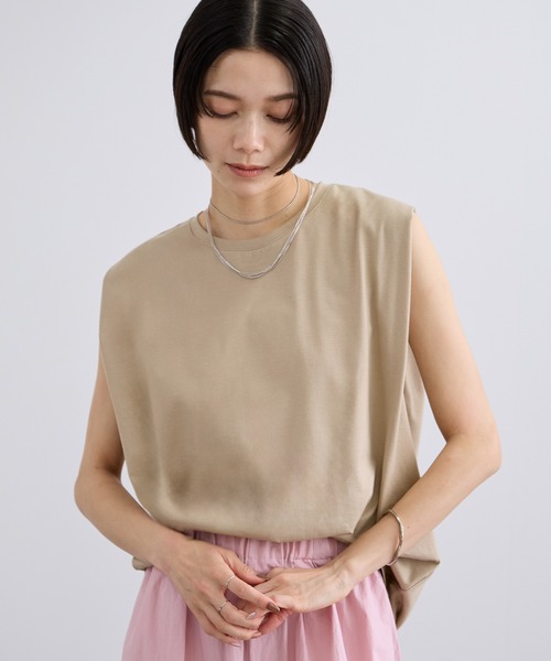 SALON adam et rope'（サロン アダム エ ロペ）の「プリマベールショルダータックノースリーブプルオーバー / UVケア（Tシャツ/カットソー・レディース・ブラック/オフホワイト/キャメル・FREE）」の3枚目の写真