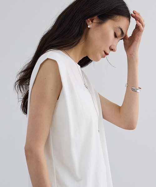 SALON adam et rope'（サロン アダム エ ロペ）の「プリマベールショルダータックノースリーブプルオーバー / UVケア（Tシャツ/カットソー・レディース・ブラック/オフホワイト/キャメル・FREE）」の12枚目の写真
