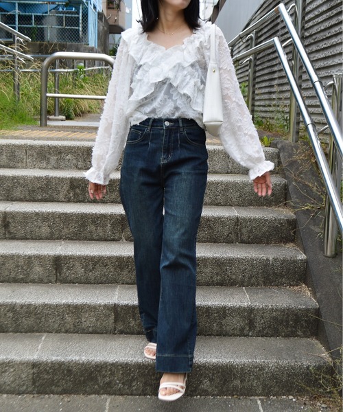 &soiree(アンドソワレ)の「ハイウエストストレートデニム(デニムパンツ・レディース・インディゴブルー/ライトブルー・LARGE/MEDIUM)」の14枚目の写真