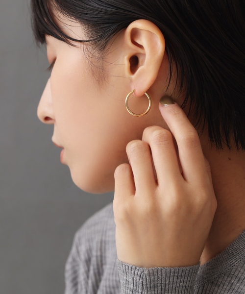 Lilas(リラ)の「20mmフープパイプピアス K18(両耳)(ピアス(両耳用)・レディース・ゴールド・FREE)」の3枚目の写真