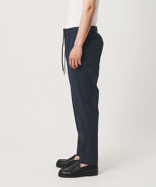 BEAUTY&YOUTH UNITED ARROWS(ビューティーアンドユースユナイテッドアローズ)の「MIXTURE ナイロン 1プリーツ テーパード パンツ NO.5 ヨコストレッチ 撥水機能 ウォッシャブル セットアップ対応(その他パンツ・メンズ・ダークグレー/ブラック/ネイビー・XL/M/S/L)」の13枚目の写真
