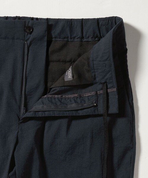 BEAUTY&YOUTH UNITED ARROWS(ビューティーアンドユースユナイテッドアローズ)の「MIXTURE ナイロン 1プリーツ テーパード パンツ NO.5 ヨコストレッチ 撥水機能 ウォッシャブル セットアップ対応(その他パンツ・メンズ・ダークグレー/ブラック/ネイビー・XL/M/S/L)」の20枚目の写真