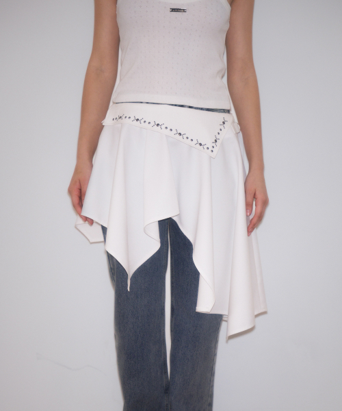 ROSEFRANTZ（ロゼフランツ）の「Stud unbalance Flare Skirt [Ivory]（スカート・レディース・アイボリー・SMALL/MEDIUM）」の7枚目の写真