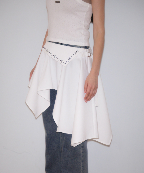 ROSEFRANTZ（ロゼフランツ）の「Stud unbalance Flare Skirt [Ivory]（スカート・レディース・アイボリー・SMALL/MEDIUM）」の8枚目の写真