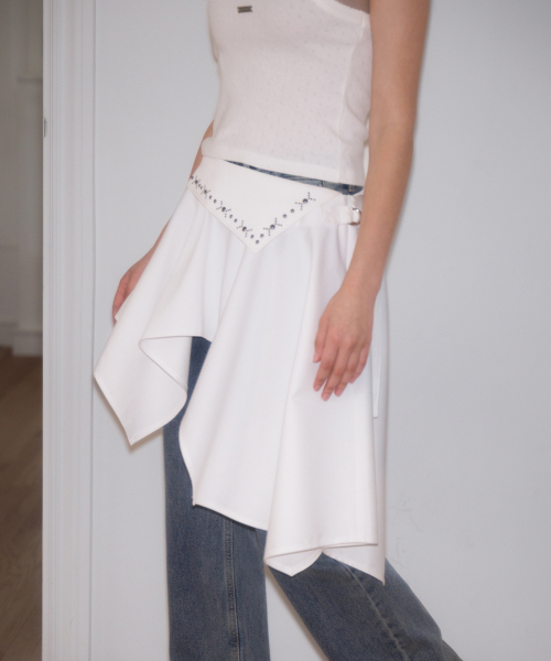 ROSEFRANTZ（ロゼフランツ）の「Stud unbalance Flare Skirt [Ivory]（スカート・レディース・アイボリー・SMALL/MEDIUM）」の9枚目の写真