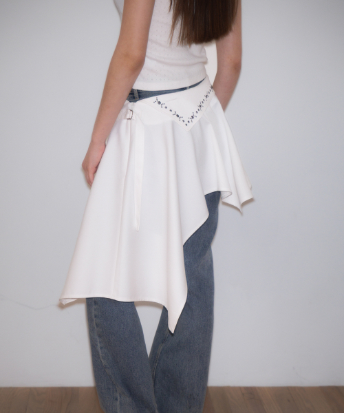 ROSEFRANTZ（ロゼフランツ）の「Stud unbalance Flare Skirt [Ivory]（スカート・レディース・アイボリー・SMALL/MEDIUM）」の13枚目の写真