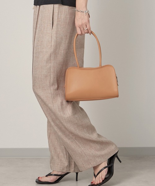 OFROOM(オフルーム)の「Faux Leather Nuance Bag|フェイクレザーニュアンスバッグ(ハンドバッグ・レディース・キャメル/アイボリー/ブラウン/ブラック・ONESIZE)」の4枚目の写真