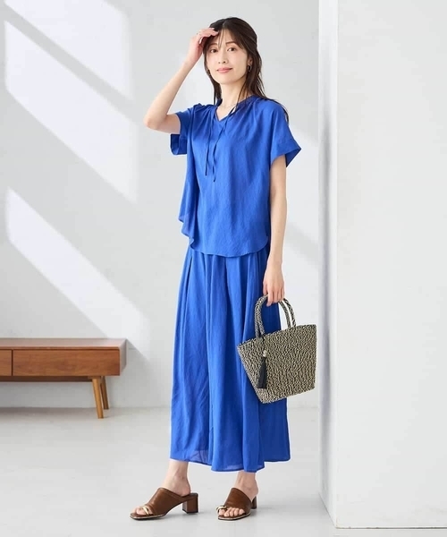 a.v.v（アーヴェヴェ）の「【新色追加/洗える】タックフレアスカンツ（その他パンツ・レディース・ブルー/ブラウン/ブラック/マスタード/グレー/カーキ・40/38/36）」の15枚目の写真