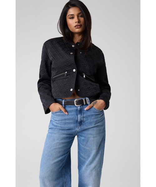 Guess(ゲス)の「EDITH Logo Quilted Jacket ジャケット(ノーカラージャケット・レディース・ブラック/ホワイト・LARGE/MEDIUM/SMALL/X-SMALL)」の3枚目の写真