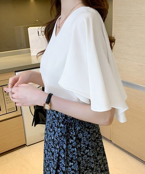 Miniministore(ミニミニストア)の「Vネックシフォンブラウス フレアスリーブ(シャツ/ブラウス・レディース・ベージュ/ホワイト・L/M)」の5枚目の写真
