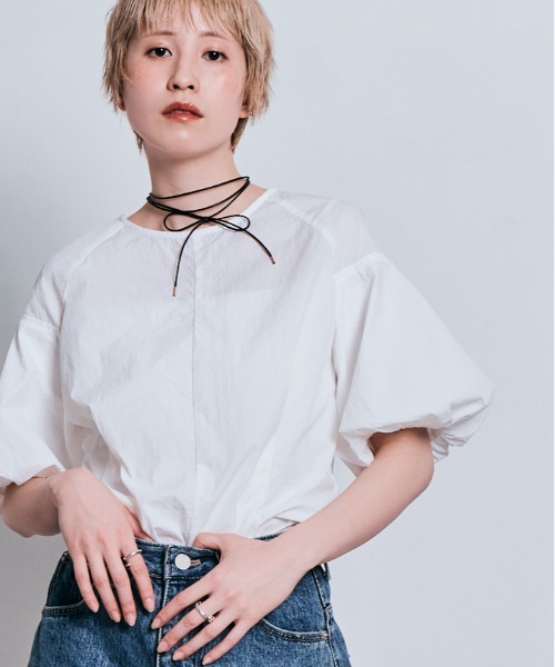 W:Huku（フーク）の「撥水 パフスリーブ シャーリング ラッシュガード（シャツ/ブラウス・レディース・チャコール/オフホワイト/ブラック・L/M）」の2枚目の写真