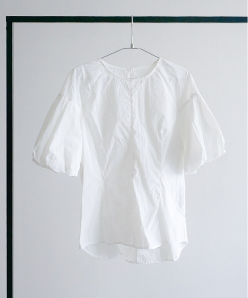 W:Huku（フーク）の「撥水 パフスリーブ シャーリング ラッシュガード（シャツ/ブラウス・レディース・チャコール/オフホワイト/ブラック・L/M）」の5枚目の写真