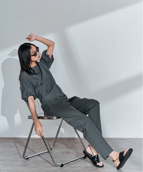 W:Huku（フーク）の「撥水 パフスリーブ シャーリング ラッシュガード（シャツ/ブラウス・レディース・チャコール/オフホワイト/ブラック・L/M）」の6枚目の写真