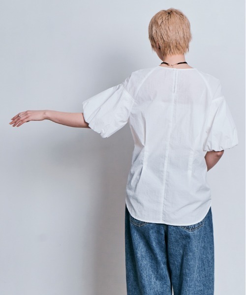 W:Huku（フーク）の「撥水 パフスリーブ シャーリング ラッシュガード（シャツ/ブラウス・レディース・チャコール/オフホワイト/ブラック・L/M）」の8枚目の写真
