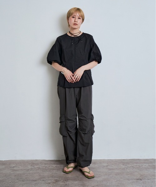 W:Huku（フーク）の「撥水 パフスリーブ シャーリング ラッシュガード（シャツ/ブラウス・レディース・チャコール/オフホワイト/ブラック・L/M）」の11枚目の写真