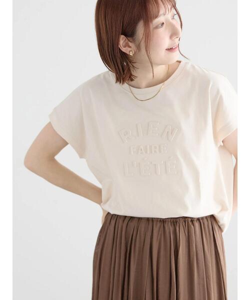 Te chichi(テチチ)の「【接触冷感】エンボスロゴフレンチスリーブTシャツ(Tシャツ/カットソー・レディース・レッド/ベージュ/チャコールグレー/オフホワイト・F)」の1枚目の写真