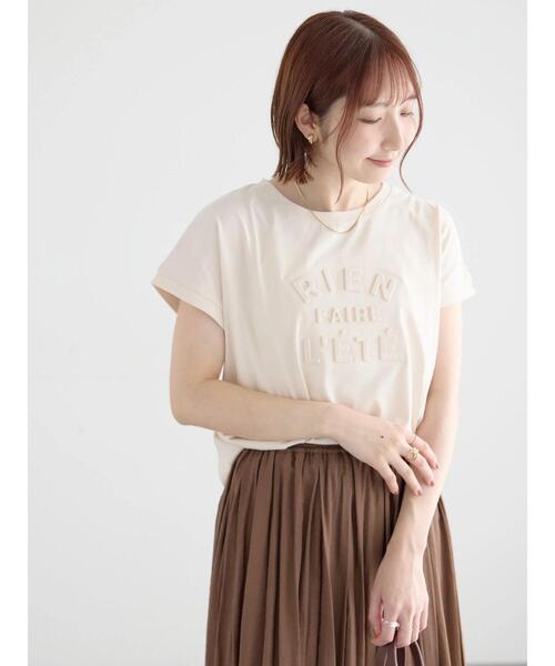 Te chichi(テチチ)の「【接触冷感】エンボスロゴフレンチスリーブTシャツ(Tシャツ/カットソー・レディース・レッド/ベージュ/チャコールグレー/オフホワイト・F)」の12枚目の写真