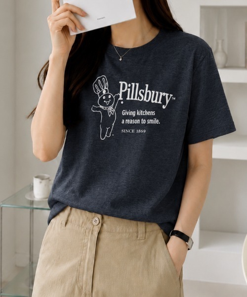 sowme.(ソウミー)の「古着風に着映える◎【キャラクターロゴ プリント ベーシック Tシャツ】(Tシャツ/カットソー・レディース・オートミール/ダークネイビー・SMALL/MEDIUM/LARGE)」の2枚目の写真