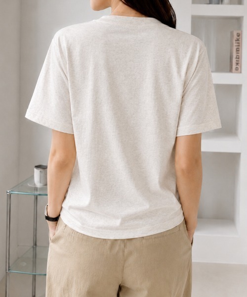 sowme.(ソウミー)の「古着風に着映える◎【キャラクターロゴ プリント ベーシック Tシャツ】(Tシャツ/カットソー・レディース・オートミール/ダークネイビー・SMALL/MEDIUM/LARGE)」の3枚目の写真