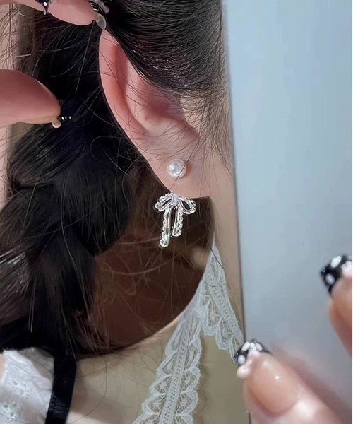 LA VORAGINE(ラ ヴォラジネ)の「銀メッキレース編みリボンピアス アレルギー対応(ピアス(両耳用)・レディース・A/B/D/C・FREE)」の7枚目の写真
