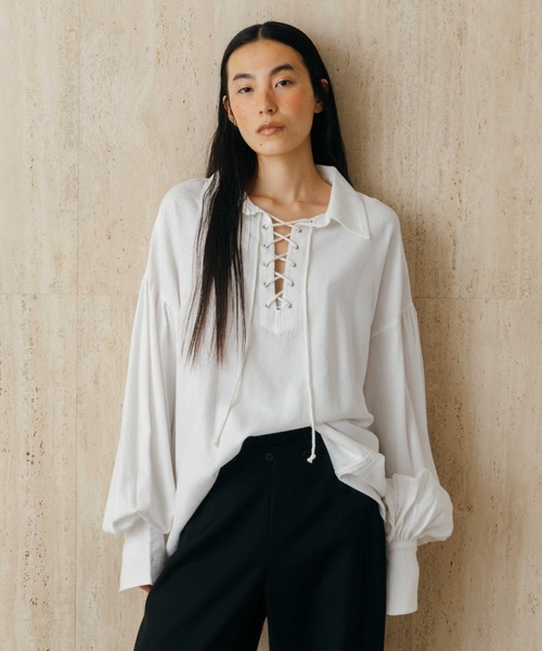 CREDONA(クレドナ)の「LACE UP BLOUSE/レースアップブラウス(シャツ/ブラウス・レディース・ネイビー/オフホワイト・FREE)」の5枚目の写真