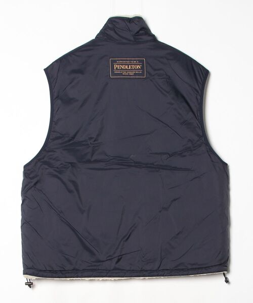 PENDLETON(ペンドルトン)の「リバーシブル ボアナイロンベスト(ベスト・メンズ・ブラック/ネイビー/ベージュ・MEDIUM/LARGE/SMALL)」の5枚目の写真