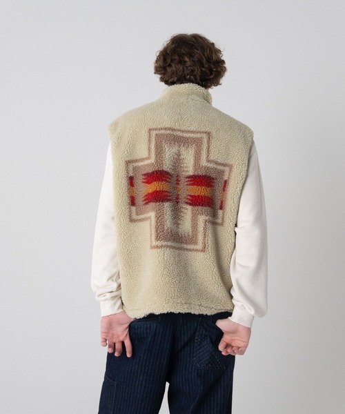 PENDLETON(ペンドルトン)の「リバーシブル ボアナイロンベスト(ベスト・メンズ・ブラック/ネイビー/ベージュ・MEDIUM/LARGE/SMALL)」の1枚目の写真