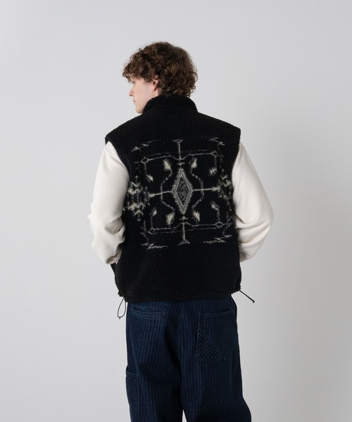 PENDLETON(ペンドルトン)の「リバーシブル ボアナイロンベスト(ベスト・メンズ・ブラック/ネイビー/ベージュ・MEDIUM/LARGE/SMALL)」の2枚目の写真