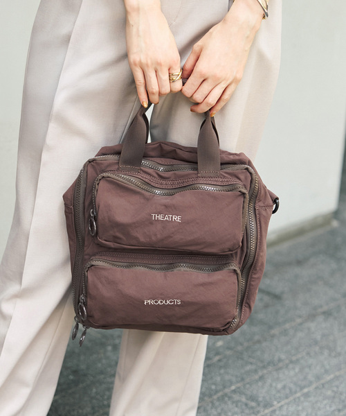 Spick & Span(スピックアンドスパン)の「《WEB限定 / 追加》THEATRE PRODUCTS / シアタープロダクツ VERTICAl 60(ショルダーバッグ・レディース・ブラウン/ブラック・FREE)」の2枚目の写真