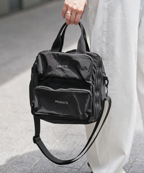 Spick & Span(スピックアンドスパン)の「《WEB限定 / 追加》THEATRE PRODUCTS / シアタープロダクツ VERTICAl 60(ショルダーバッグ・レディース・ブラウン/ブラック・FREE)」の3枚目の写真