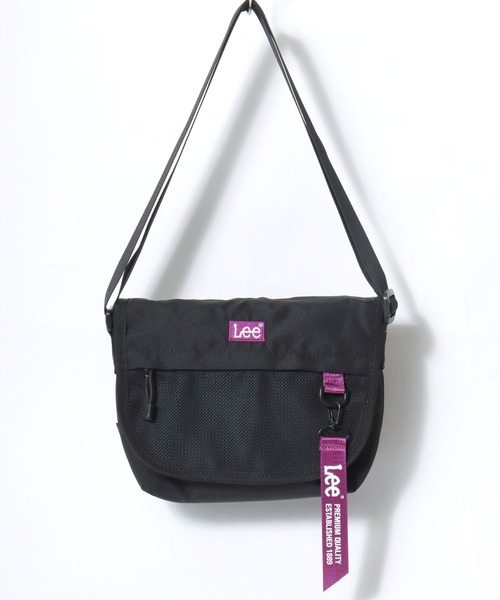 Lee（リー）の「Lee/リー 撥水 ロゴ ワンポイント刺繍 テープチャーム付き フラップショルダーバッグ/レディース メンズ（ショルダーバッグ・レディース・ブラック×ホワイト/ブラック×ブラック/ブラック×グリーン/ブラック×パープル/ブラック×ピンク・FREE）」の8枚目の写真