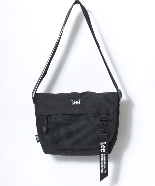Lee（リー）の「Lee/リー 撥水 ロゴ ワンポイント刺繍 テープチャーム付き フラップショルダーバッグ/レディース メンズ（ショルダーバッグ・レディース・ブラック×ホワイト/ブラック×ブラック/ブラック×グリーン/ブラック×パープル/ブラック×ピンク・FREE）」の7枚目の写真