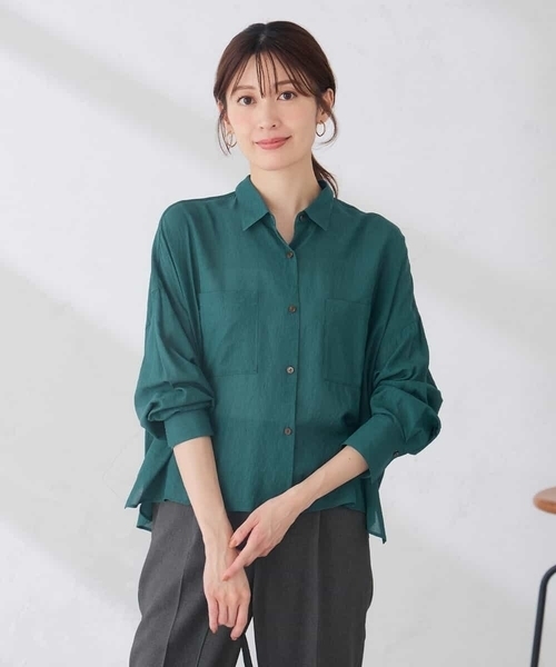 a.v.v(アーヴェヴェ)の「シアー クロップドバックタック シャツ 【洗える】(シャツ/ブラウス・レディース・マスタード/ブラック/ブラウン/グリーン・40/38)」の4枚目の写真