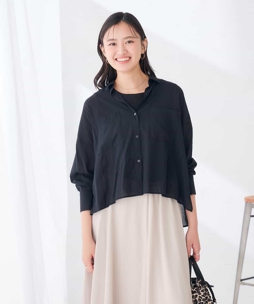 a.v.v(アーヴェヴェ)の「シアー クロップドバックタック シャツ 【洗える】(シャツ/ブラウス・レディース・マスタード/ブラック/ブラウン/グリーン・40/38)」の2枚目の写真