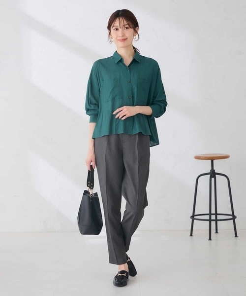 a.v.v(アーヴェヴェ)の「シアー クロップドバックタック シャツ 【洗える】(シャツ/ブラウス・レディース・マスタード/ブラック/ブラウン/グリーン・40/38)」の6枚目の写真