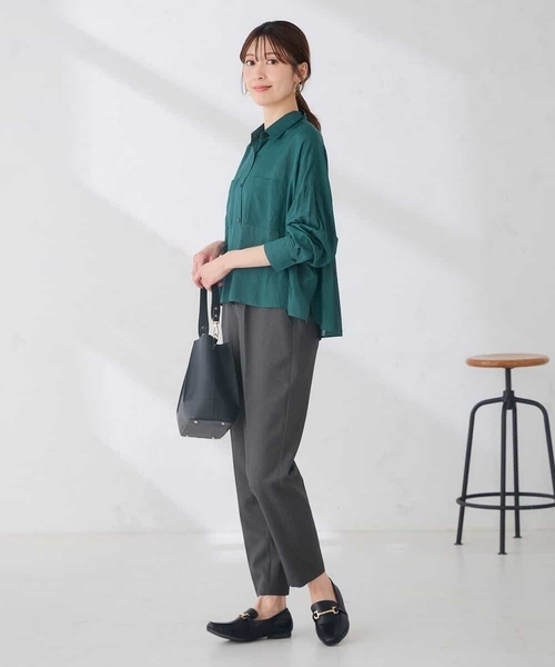 a.v.v(アーヴェヴェ)の「シアー クロップドバックタック シャツ 【洗える】(シャツ/ブラウス・レディース・マスタード/ブラック/ブラウン/グリーン・40/38)」の8枚目の写真