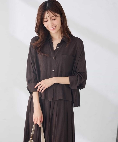 a.v.v(アーヴェヴェ)の「シアー クロップドバックタック シャツ 【洗える】(シャツ/ブラウス・レディース・マスタード/ブラック/ブラウン/グリーン・40/38)」の10枚目の写真