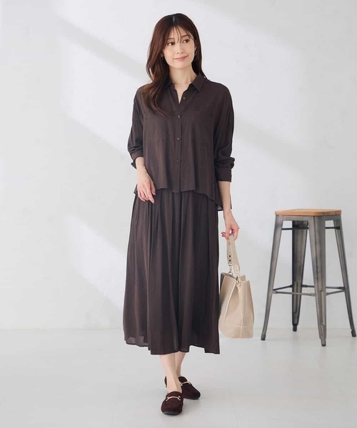 a.v.v(アーヴェヴェ)の「シアー クロップドバックタック シャツ 【洗える】(シャツ/ブラウス・レディース・マスタード/ブラック/ブラウン/グリーン・40/38)」の11枚目の写真