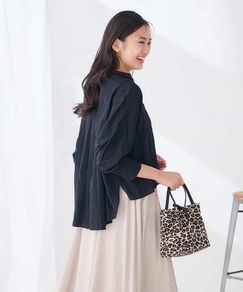 a.v.v(アーヴェヴェ)の「シアー クロップドバックタック シャツ 【洗える】(シャツ/ブラウス・レディース・マスタード/ブラック/ブラウン/グリーン・40/38)」の15枚目の写真