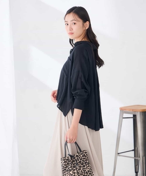 a.v.v(アーヴェヴェ)の「シアー クロップドバックタック シャツ 【洗える】(シャツ/ブラウス・レディース・マスタード/ブラック/ブラウン/グリーン・40/38)」の16枚目の写真