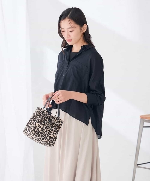 a.v.v(アーヴェヴェ)の「シアー クロップドバックタック シャツ 【洗える】(シャツ/ブラウス・レディース・マスタード/ブラック/ブラウン/グリーン・40/38)」の17枚目の写真