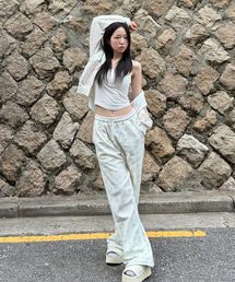 SINOON（シヌーン）の「Double Floral Artwork Jogger Pants (Yellow)（スウェットパンツ）」