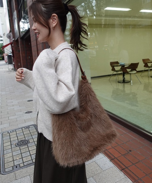 CORNERS(コーナーズ)の「シャギーファースクエアショルダーバッグ(ショルダーバッグ・レディース・ブラウン/ベージュ/ブラック/ボルドー・FREE)」の8枚目の写真