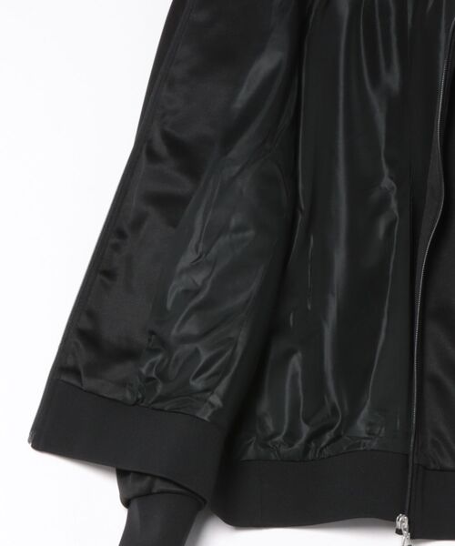 TOGA PULLA(トーガ プルラ)の「Track jacket UMBRO SP TC261-JC513(ブルゾン・レディース・ブラック/オフホワイト・MEDIUM)」の4枚目の写真