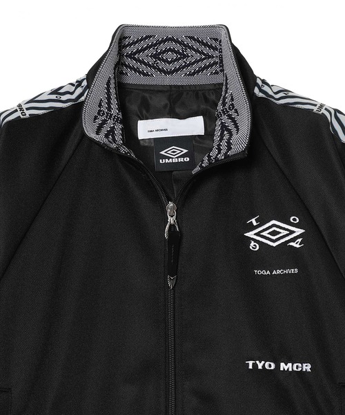 TOGA PULLA(トーガ プルラ)の「Track jacket UMBRO SP TC261-JC513(ブルゾン・レディース・ブラック/オフホワイト・MEDIUM)」の7枚目の写真