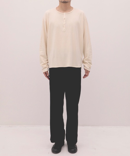 THE TOKYO(ザトウキョウ)の「【SILKα/シルクアルファ】SILK α Henry Neck L/S Tee(Tシャツ/カットソー・メンズ・ブラック/アイボリー・48/46)」の3枚目の写真