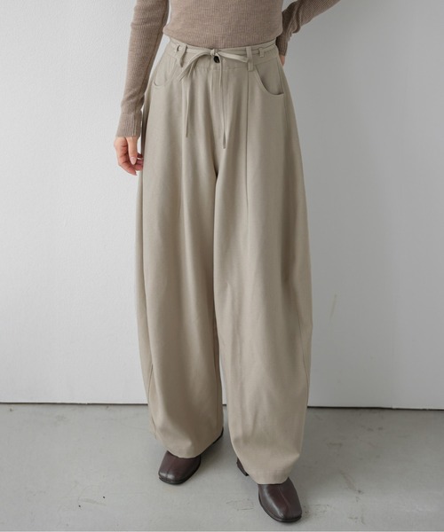 AMELY(エミリー)の「前後タック ワイド―カーブパンツ 立体シルエット/ウエストマーク/リラクシー(その他パンツ・レディース・グレー/ブラウン/ブラック/ベージュ・L/M)」の1枚目の写真