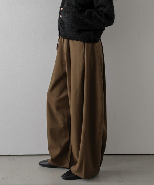 AMELY(エミリー)の「前後タック ワイド―カーブパンツ 立体シルエット/ウエストマーク/リラクシー(その他パンツ・レディース・グレー/ブラウン/ブラック/ベージュ・L/M)」の7枚目の写真